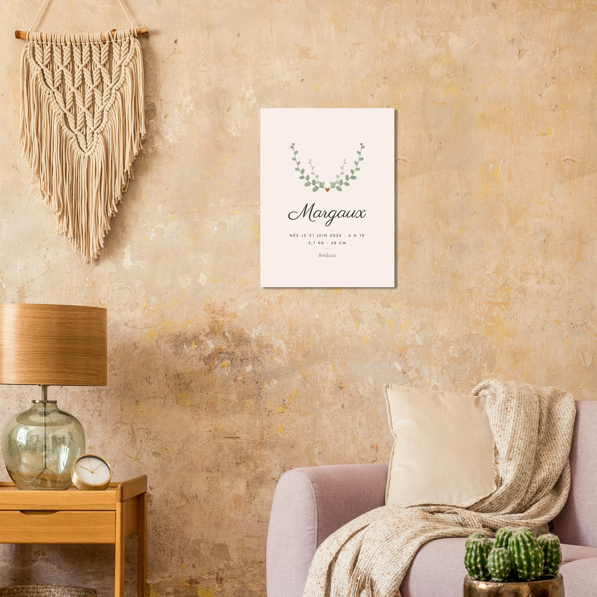 Affiche de naissance personnalisée Botanique accrochée au mur d’un salon