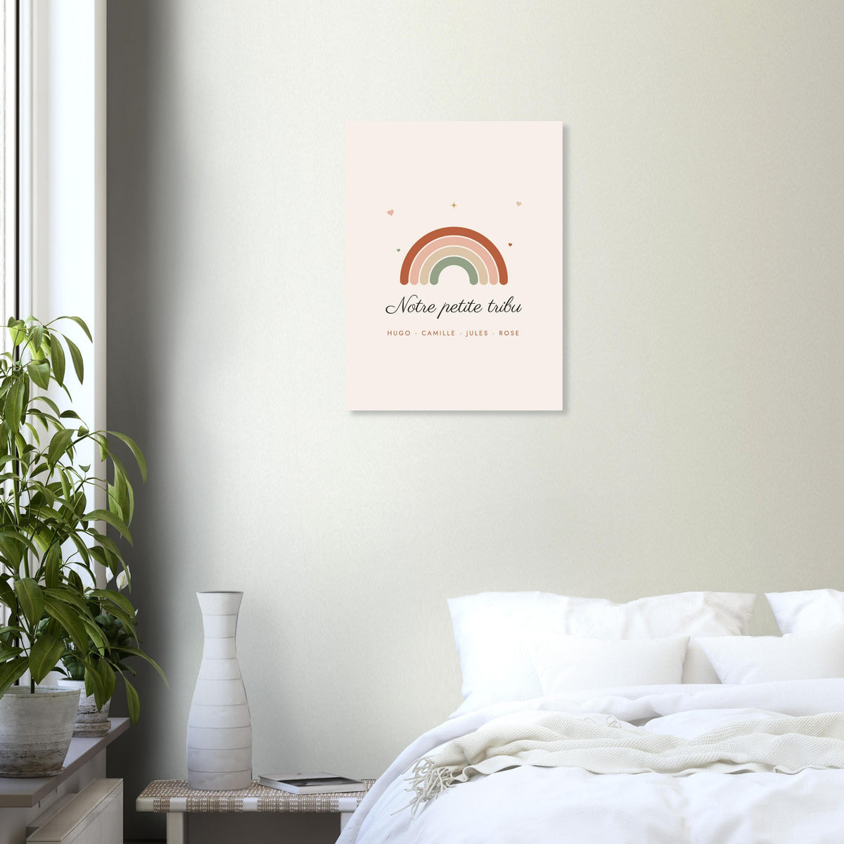 Affiche famille personnalisée Arc-en-ciel accrochée au-dessus d’un lit