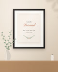 Affiche famille personnalisée Ici vit la famille, encadrée dans un intérieur